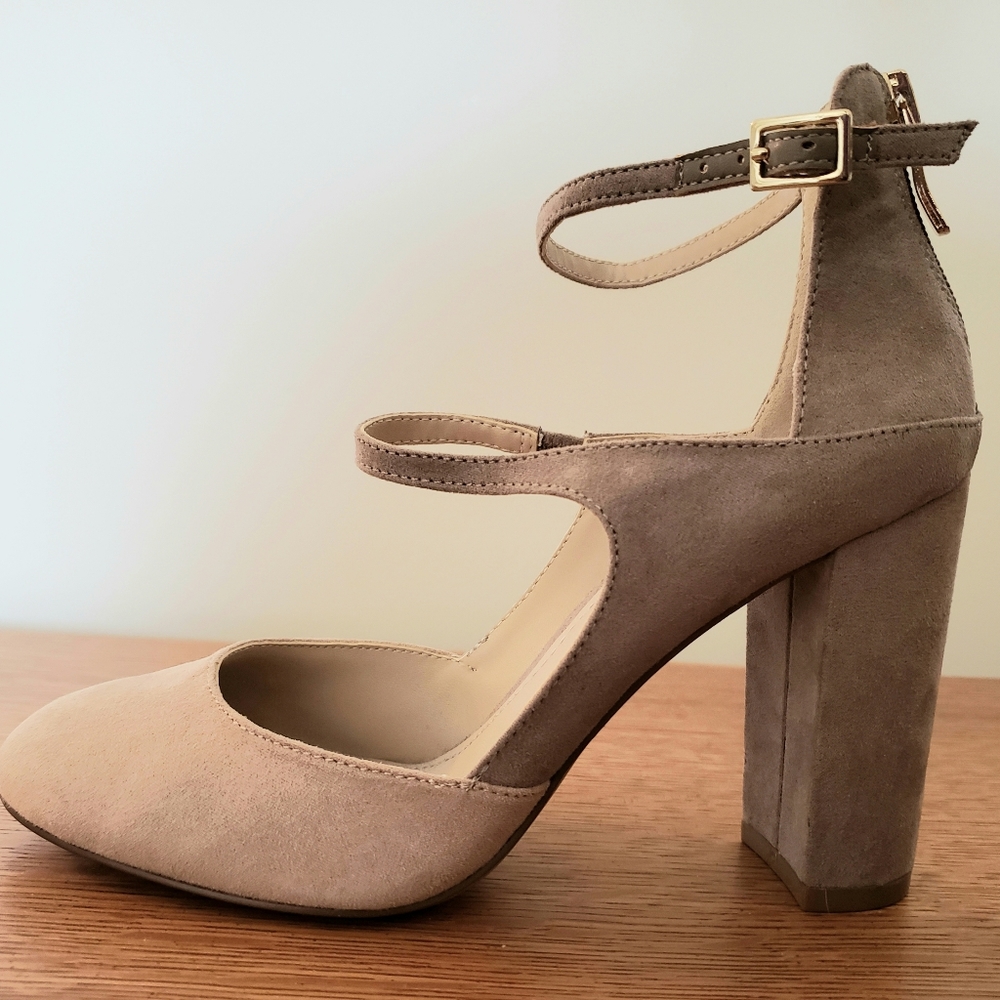 BCBGeneration Pumps Two-Toned Block Heel Size 6
